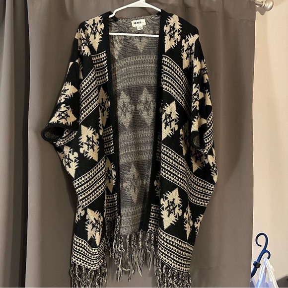 Poncho southwestern - Picture 1 of 2